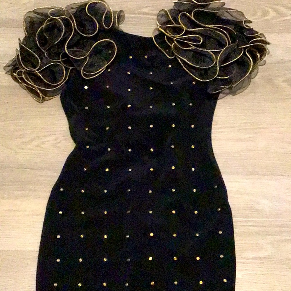 Vintage, body hugging , flattering dress